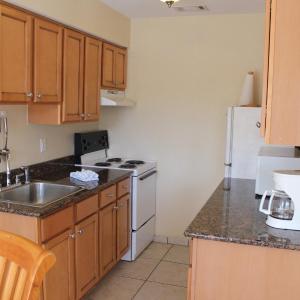 Bay Side One-Bedroom Suite - Non-Smoking