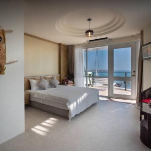Double Room with Balcony and Sea View