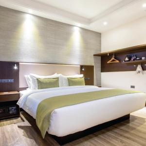 Accessible Deluxe Room