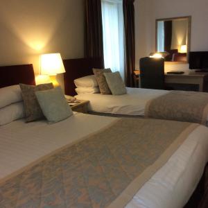 Family Room (2 Adults + 1 Child)