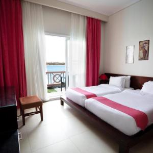 Deluxe Floating Suite