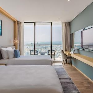 Superior Twin Room with Balcony and City View
