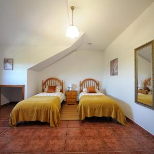 Twin Room with Mountain View.