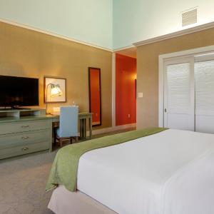 Club Floor Room - One King Bed