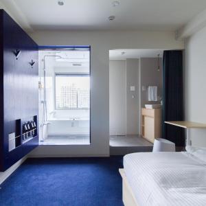 Standard Queen Room with River View