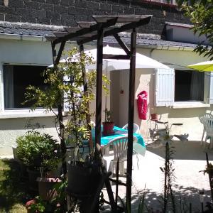 Double Room with Shower and Shared Toilet