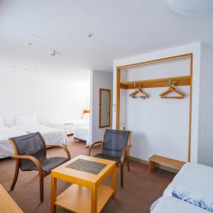 Large Family Room - Non-Smoking