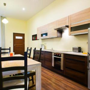 Two-Bedroom Apartment - Plac Wolnica 4