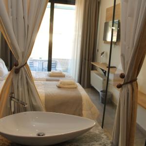 Double or Twin Room with Mountain View
