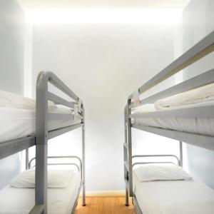 Bed in 4-Bed Mixed Dormitory Shared Bathroom (18–40 years)