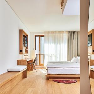 "Medium" Double Room
