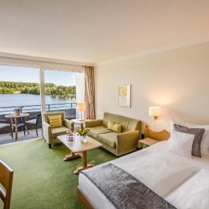Double Room with Balcony and Lake View