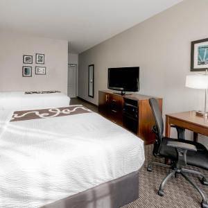 Deluxe Queen Room with Two Queen Beds
