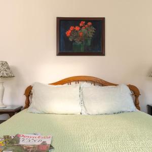 Queen Room with Private Bathroom