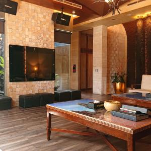 Deluxe Family Room
