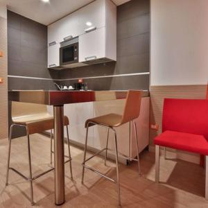Apartment with Queen and Sofa Bed - Annex Building/Non-Smoking