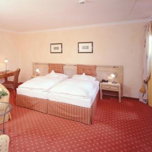 Double Room Streetside