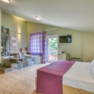 Suite with Spa Access