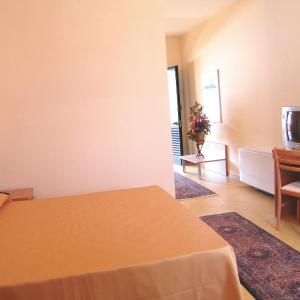 One-Bedroom Apartment (2 Adults)