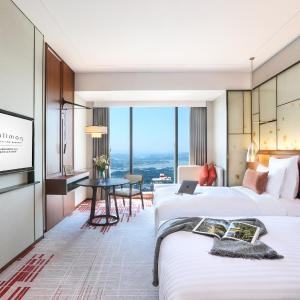 Deluxe Twin Room with City View - High Floor