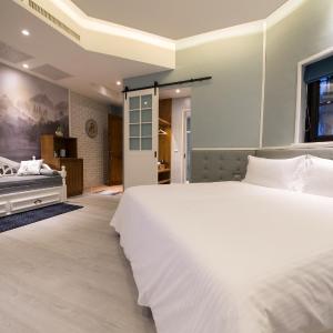 Deluxe Double Room with Bath