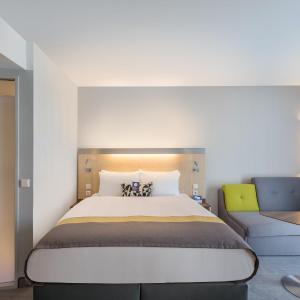Standard Queen Room with Single Sofa Bed