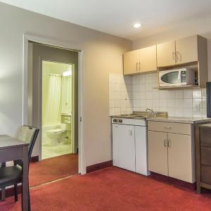 Queen Suite with Sofa Bed - Non-Smoking