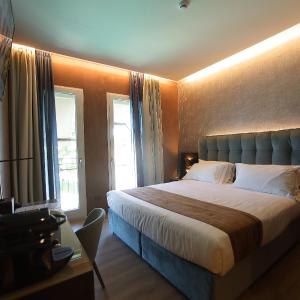 King Room with Lake View