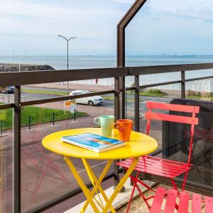 Family Room with Sofa Bed and Terrace - Sea View