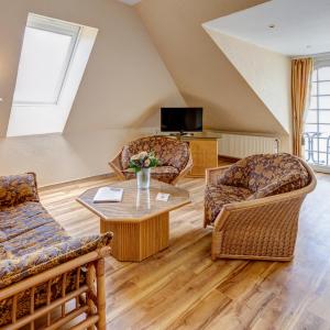 One-Bedroom Suite with Sea View