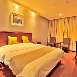 Mainland Chinese Citizens - Queen Room with Inner Window