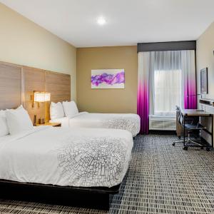 Queen Room with Two Queen Beds and Roll-In Shower - Mobility/Hearing Accessible - Non-Smoking