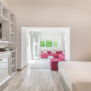 Suite with Hot Tub