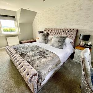Suite with Mountain View