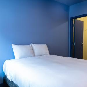 Deluxe Queen Suite