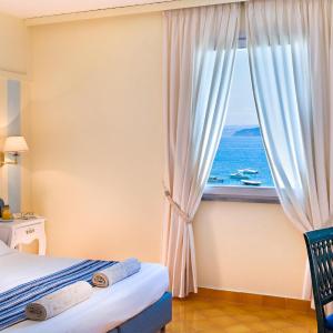 Double or Twin Room with Sea View