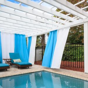Queen Cottage with Pool (Saltwater)