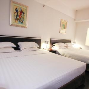 Family triple room