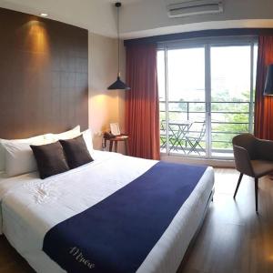 King Room with Balcony  - Late check out if available