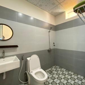 8-Bed Mixed Dormitory Room