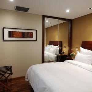Deluxe Queen Room