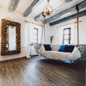 Deluxe Queen Suite