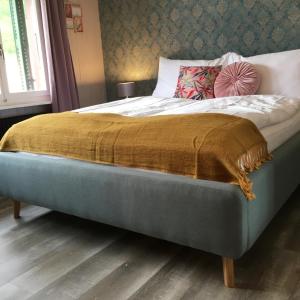 Standard Double Room with Lake View