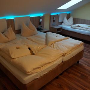 Room for 5 people