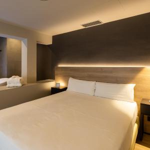 Deluxe Suite with Spa Bath
