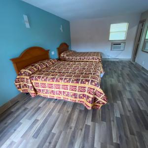 Queen Room with Two Queen Beds - Smoking