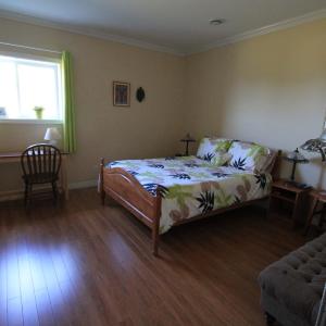 Queen Room with Garden View