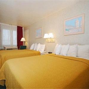 Queen Room with Two Queen Beds - Smoking