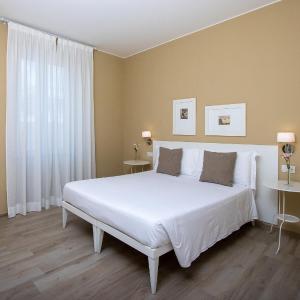 Large Double or Twin Room