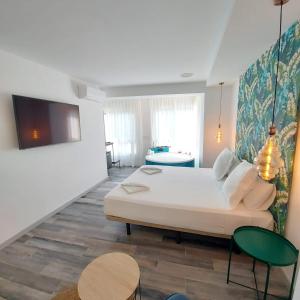 Queen Suite with Spa Bath